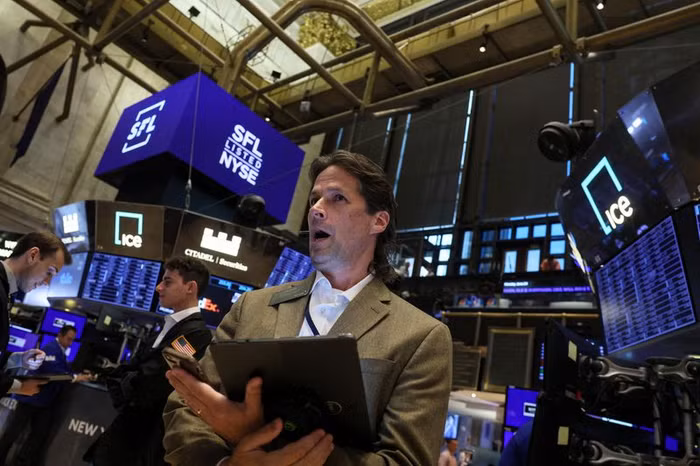 Nhà đầu tư thận trọng, chứng khoán Mỹ giảm nhẹ