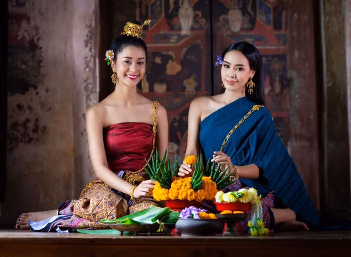 Con gái Thái Lan trong trang phục truyền thống