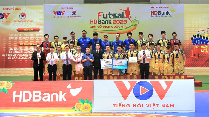 Ông Lê Thành Trung, Phó Tổng giám đốc HDBank cho biết giải Futsal Vô địch Quốc gia (VĐQG) 2023 tạo ấn tượng với những thay đổi mang tính bước ngoặt trong lịch sử tổ chức môn bóng đá trong nhà tại Việt Nam Ông Lê Thành Trung, Phó Tổng giám đốc HDBank cho biết giải Futsal Vô địch Quốc gia (VĐQG) 2023 tạo ấn tượng với những thay đổi mang tính bước ngoặt trong lịch sử tổ chức môn bóng đá trong nhà tại Việt Nam