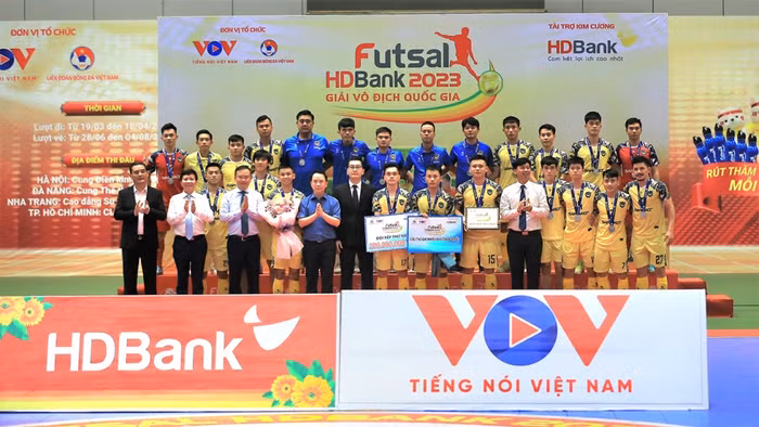 Ông Lê Thành Trung, Phó Tổng giám đốc HDBank cho biết giải Futsal Vô địch Quốc gia (VĐQG) 2023 tạo ấn tượng với những thay đổi mang tính bước ngoặt trong lịch sử tổ chức môn bóng đá trong nhà tại Việt Nam
