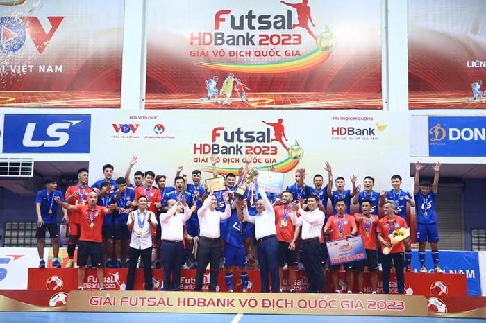 Tới dự khán trận đấu quyết định ngôi vô địch và trao các giải thưởng của giải tại NTĐ CLB Futsal Q8 có ông Đỗ Tiến Sỹ – Ủy viên Trung ương Đảng, Tổng Giám đốc Đài tiếng nói Việt Nam (VOV), ông Trần Minh Hùng – Phó Tổng Giám đốc VOV, Phó Chủ tịch Ủy ban Olympic Việt Nam, đồng Trưởng ban chỉ đạo giải futsal HDBank VĐQG 2023; Về phía LĐBĐVN có ông Trần Anh Tú – Phó Chủ tịch LĐBĐVN; ông Lê Thành Trung – Phó Tổng Giám đốc HDBank