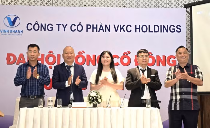 Ông Đỗ Thành Nhân (bìa phải), Chủ tịch Thiên Hoàng Holdings được bầu vào Hội đồng quản trị VKC Holdings nhiệm kỳ 2026 - 2031