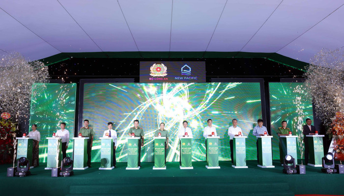 Các đại biểu thực hiện nghi Lễ khởi công dự án khoi-cong.jpg