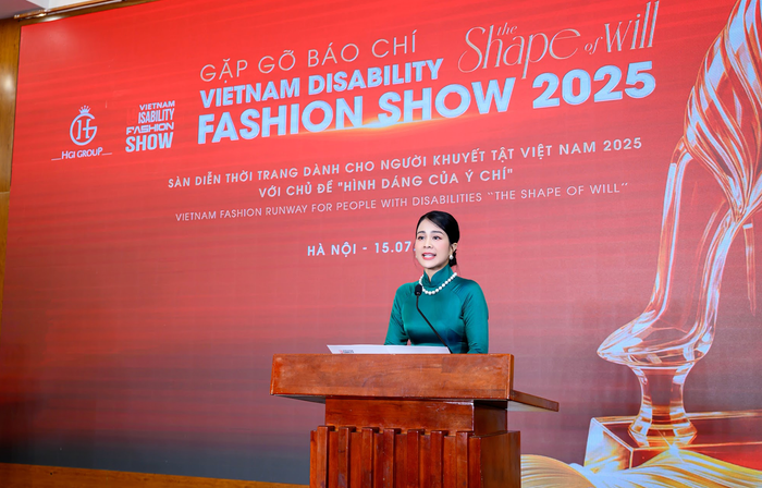 Nhà thiết kế Ngô Diễm Hương, Trưởng Ban Tổ chức phát biểu tại chương trình anh-chup-man-hinh-2025-07-16-luc-51126-ch.png