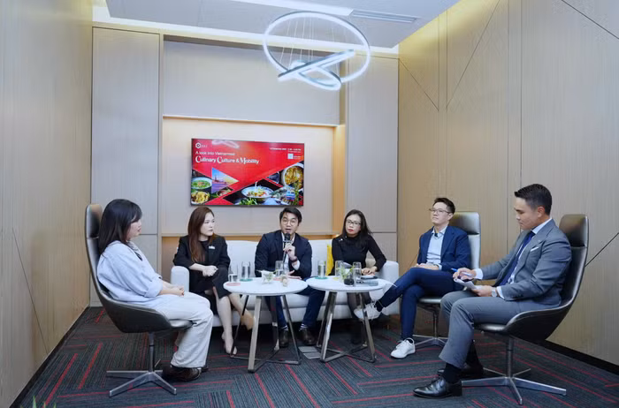 Các chuyên gia đến từ nhiều lĩnh vực bao gồm đơn vị đánh giá ẩm thực quốc tế, liên minh hiệp hội nhà hàng, đơn vị cung cấp dịch vụ vận chuyển, các đầu bếp và nhà sáng lập nhà hàng chia sẻ tại sự kiện