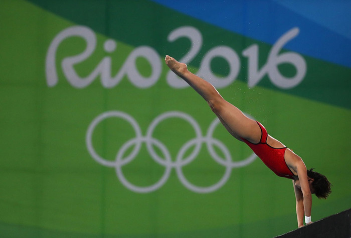 Tinh thần thi đấu tự tin giúp VĐV 15 tuổi này đạt điểm số ổn định trong các lần này của mình. Những động tác kỹ thuật giúp cô được ban giám khảo đánh giá rất cao.