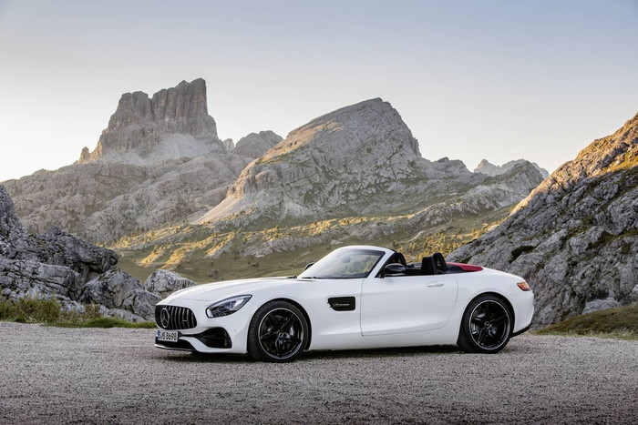 Mercedes trình làng xe mui trần GT C Roadster AMG 2017 ảnh 5 Mercedes trinh lang xe mui tran GT C Roadster AMG 2017 hinh anh 6