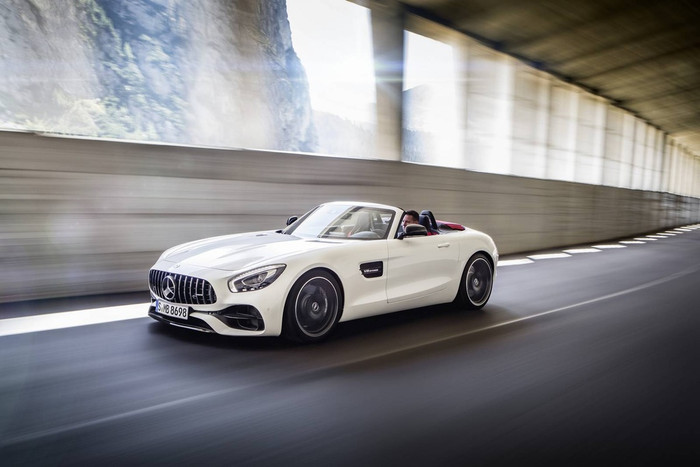 Mercedes trình làng xe mui trần GT C Roadster AMG 2017 ảnh 3 Mercedes trinh lang xe mui tran GT C Roadster AMG 2017 hinh anh 4