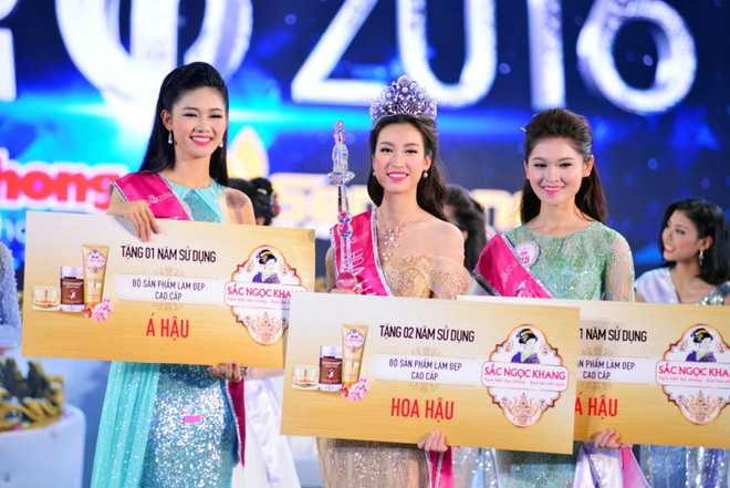 Khách hàng thân thiết của Sắc Ngọc Khang sẽ được chụp hình và ăn tối cùng tân hoa hậu Đỗ Mỹ Linh. Khách hàng thân thiết của Sắc Ngọc Khang sẽ được chụp hình và ăn tối cùng tân hoa hậu Đỗ Mỹ Linh.