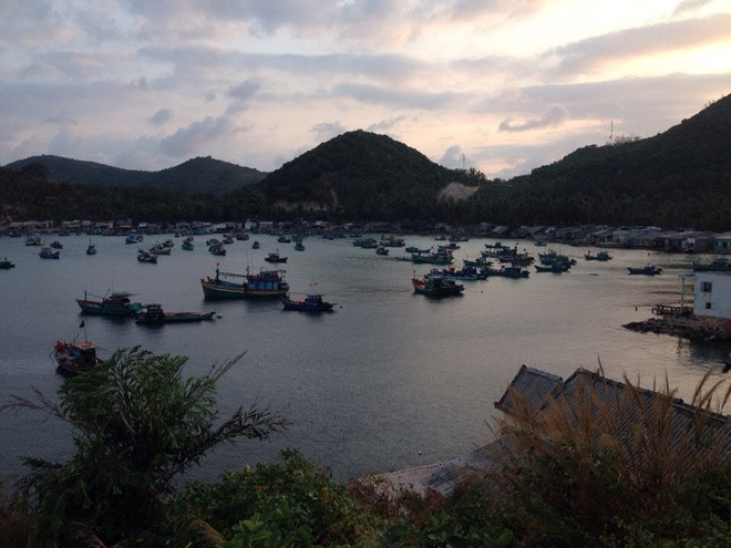 Người dân trên đảo sống bằng nghề nuôi trồng và đánh bắt hải sản.