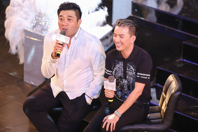 Do đó, các yếu tố từ sân khấu, âm thanh, ánh sáng, trang phục, vũ đạo đều được chuẩn bị kỹ lưỡng. Riêng về âm nhạc, anh muốn chứng tỏ hình ảnh nghệ sĩ đa năng khi hát từ nhạc trẻ, nhạc xưa đến tiền chiến, bolero. Tuy nhiên, các bài hát này đều không gắn liền với tên tuổi của Đàm Vĩnh Hưng. Do đó, các yếu tố từ sân khấu, âm thanh, ánh sáng, trang phục, vũ đạo đều được chuẩn bị kỹ lưỡng. Riêng về âm nhạc, anh muốn chứng tỏ hình ảnh nghệ sĩ đa năng khi hát từ nhạc trẻ, nhạc xưa đến tiền chiến, bolero. Tuy nhiên, các bài hát này đều không gắn liền với tên tuổi của Đàm Vĩnh Hưng.