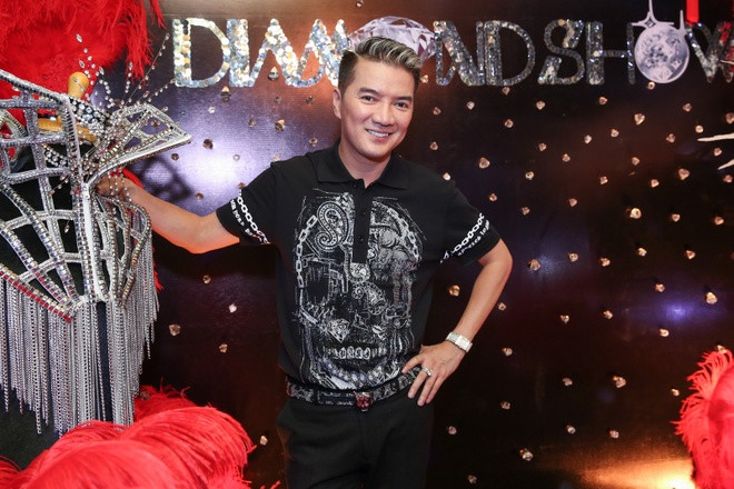 Ý tưởng của Diamond show được Mr. Đàm nảy ra sau khi anh có giấc mơ kỳ lạ, rằng mọi thứ xung quanh mình đều trở nên lấp lánh, nhiều màu sắc. Do đó, phương châm thực hiện live show này được anh nói vui là "thật lộng lẫy, thật diêm dúa và thật làm quá". Ý tưởng của Diamond show được Mr. Đàm nảy ra sau khi anh có giấc mơ kỳ lạ, rằng mọi thứ xung quanh mình đều trở nên lấp lánh, nhiều màu sắc. Do đó, phương châm thực hiện live show này được anh nói vui là "thật lộng lẫy, thật diêm dúa và thật làm quá".