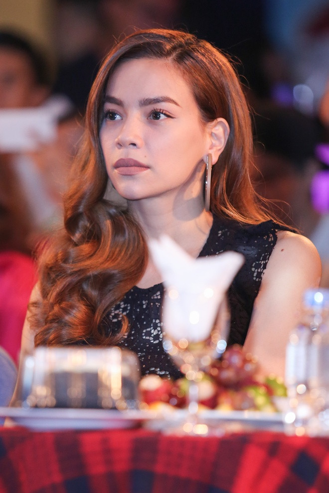 Hồ Ngọc Hà là một trong những khách mời của chương trình. Cô được Mr. Đàm tin tưởng giao thể hiện một ca khúc làm nên tên tuổi của anh. Hồ Ngọc Hà là một trong những khách mời của chương trình. Cô được Mr. Đàm tin tưởng giao thể hiện một ca khúc làm nên tên tuổi của anh.