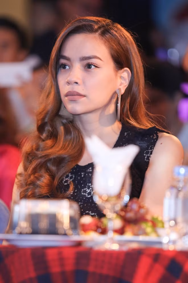 Hồ Ngọc Hà là một trong những khách mời của chương trình. Cô được Mr. Đàm tin tưởng giao thể hiện một ca khúc làm nên tên tuổi của anh.