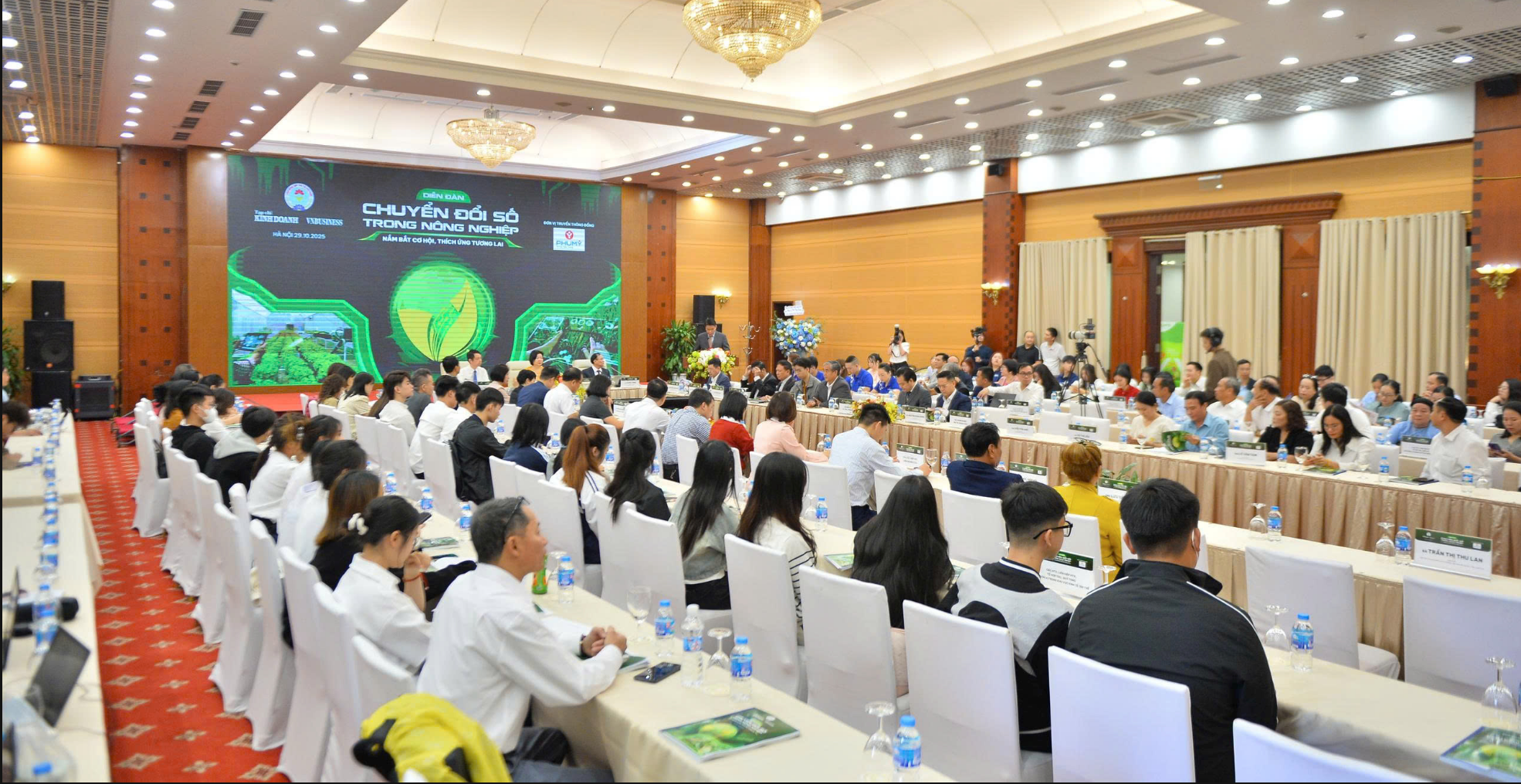 Toàn cảnh Diễn đàn “Chuyển đổi số trong nông nghiệp: Nắm bắt cơ hội, thích ứng tương lai” anh-chup-man-hinh-2025-10-30-luc-105622-sa.png