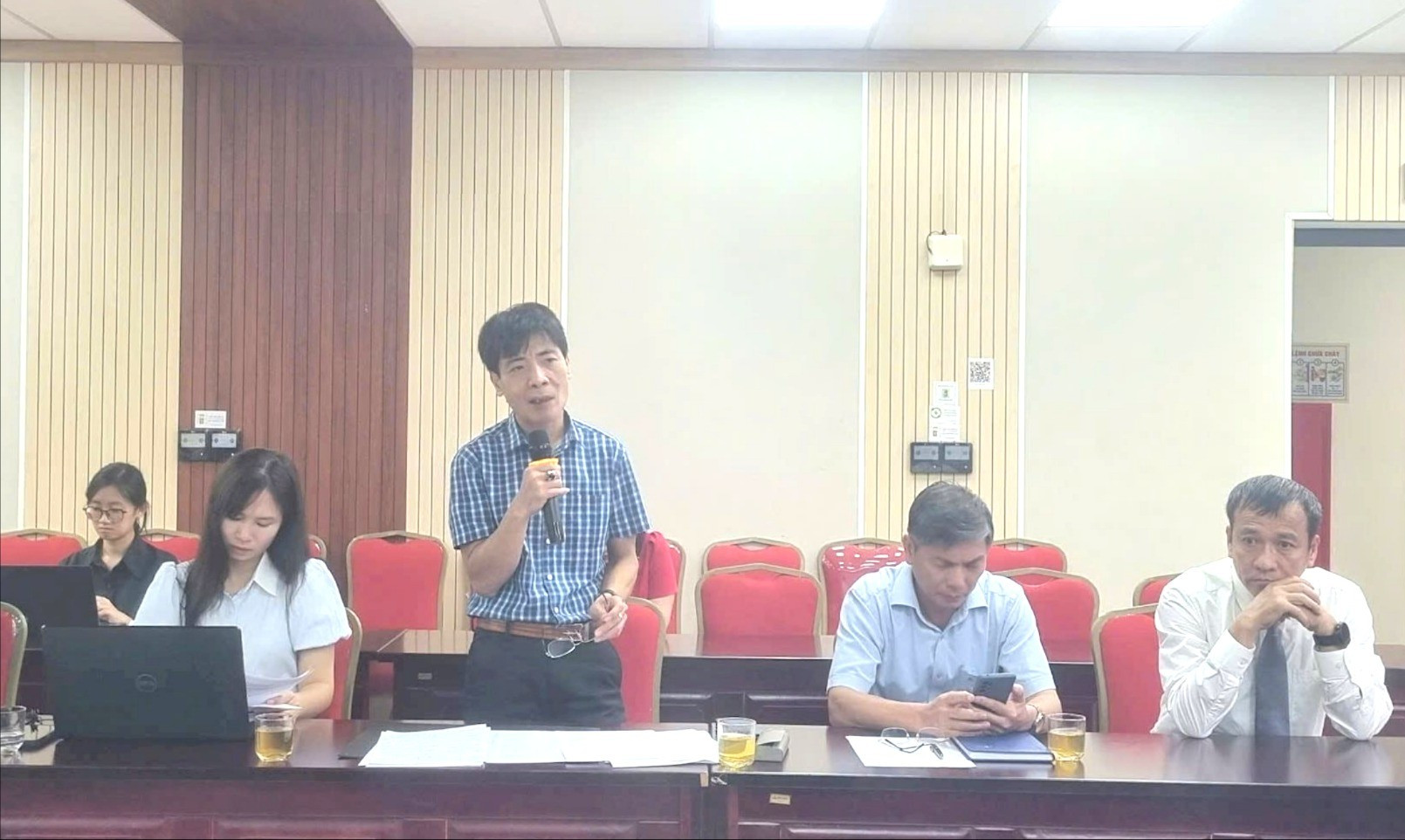 TS. Đặng Vũ Cảnh Linh, Phó Viện trưởng Viện Đào tạo, Bồi dưỡng cán bộ và Nghiên cứu khoa học (Ủy ban Trung ương MTTQ Việt Nam) TS. Đặng Vũ Cảnh Linh, Phó Viện trưởng Viện Đào tạo, Bồi dưỡng cán bộ và Nghiên cứu khoa học (Ủy ban Trung ương MTTQ Việt Nam)