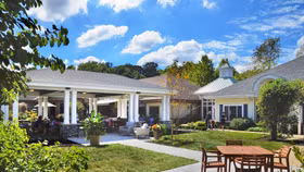 Nên đầu tư phát triển các mô hình chăm sóc người cao tuổi