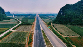 Nghiên cứu, xem xét bổ sung quy hoạch tuyến cao tốc trục Đông - Tây