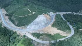 Quốc hội thông qua nhiều nghị quyết quan trọng về các dự án cao tốc