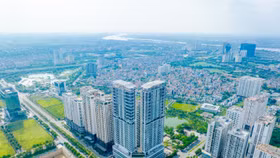 Rầm rập xây khách sạn, trung tâm thương mại, siêu thị, văn phòng ở Tây Hồ Tây 