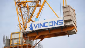 Công ty của tỷ phú Phạm Nhật Vượng tuyển ngay 100.000 lao động, trả lương tổ trưởng 40 triệu, công nhân 15 triệu