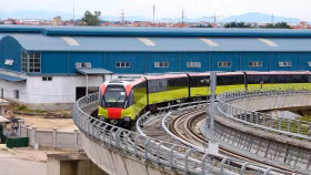 Đường sắt đô thị số 5 có điểm đầu tại ngã tư Văn Cao – Hoàng Hoa Thám và kết thúc tại ga Thạch Bình (Hòa Lạc)