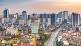 Dự báo giá chung cư Hà Nội tiếp tục tăng trong năm 2025, chuyên gia khuyên gì?