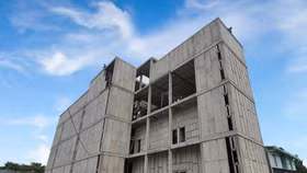 Một ngôi nhà xây dựng bằng bê tông lắp ghép