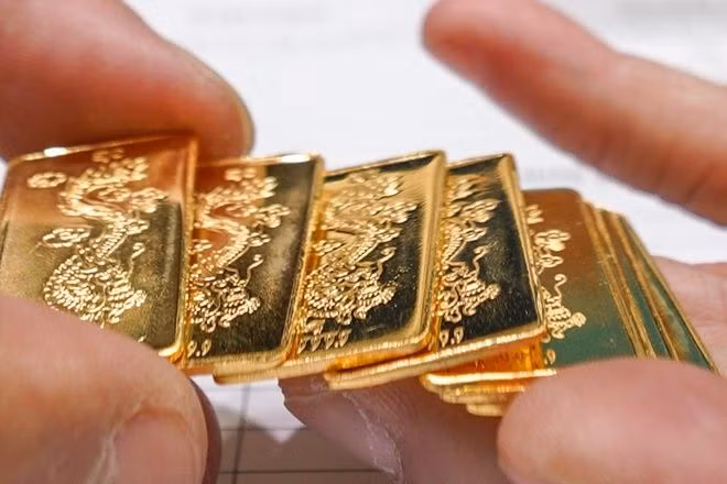Vàng miếng đội giá, bỏ xa thế giới 15,5 triệu đồng mỗi lượng