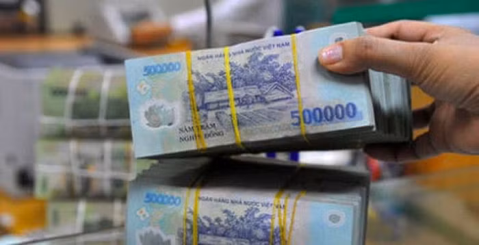 Ngân hàng đồng loạt giảm lãi suất huy động, dòng tiền nhàn rỗi đứng ngồi không yên