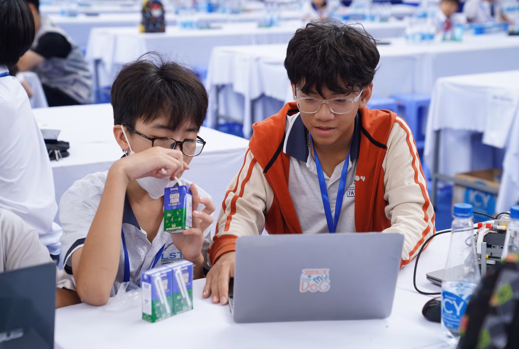 Hình Robotacon-3b.JPG