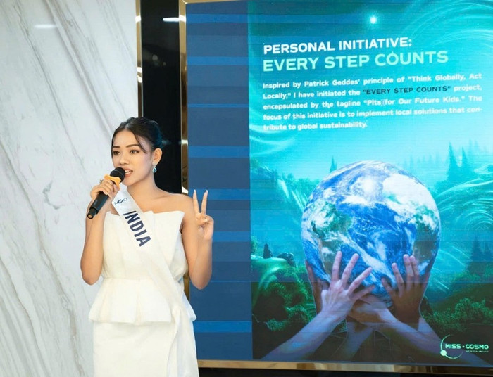 Thí sinh trình bày dự án tại phần thi “Cosmo Green Summit - Impactful Beauty”