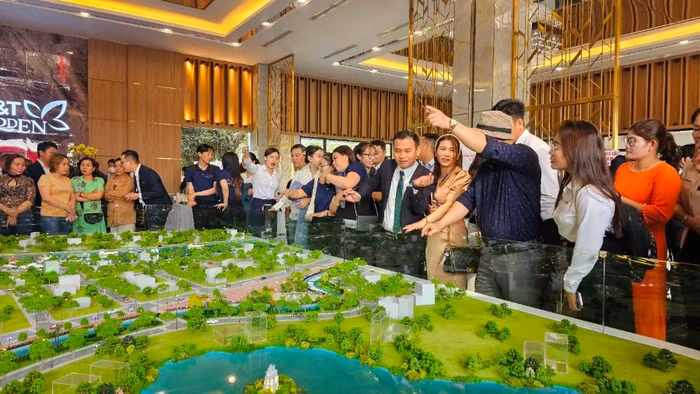 Thị trường bất động sản xuất hiện tâm lý tranh thủ mua bất động sản vì sợ giá đất sẽ tăng khi áp dụng bảng giá đất mới