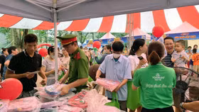 Đại Bắc Group tặng 750 ba lô cho các em nhỏ trong chương trình Trung Thu Yêu Thương tại BV Nhi TW