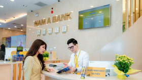 Khách hàng giao dịch tại Nam A Bank