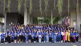 Các thí sinh của STEAM For Girls có mặt tại Victoria School - Nam Sài Gòn để tham dự cuộc thi