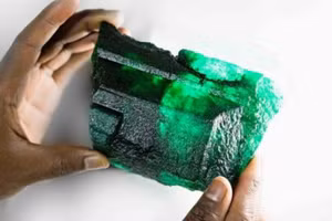 Phát hiện viên ngọc lục bảo khổng lồ trị giá 2,5 triệu đô la