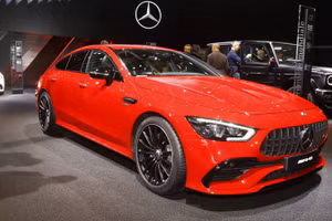 Mercedes-AMG GT 43 ra mắt tại Paris Motor Show 2018, so kè Porsche Panamera