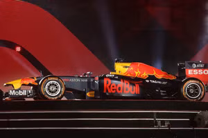 Ra mắt siêu xe đua F1 tại Hoàng thành Thăng Long