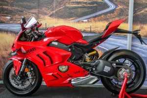 Ducati Panigale V4 trình làng tại Malaysia, giá hơn 762 triệu đồng