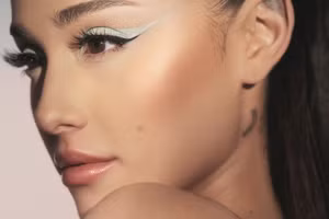 Ariana Grande trình làng BST thứ hai của r.e.m beauty