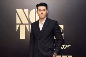 Đại úy Ri - Hyun Bin lịch lãm dự triển lãm đồng hồ Omega Seamaster ở Seoul
