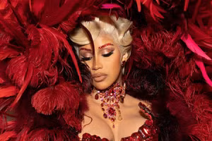 Nữ hoàng giải trí Cardi B biến hình ấn tượng tại Paris Fashion Week