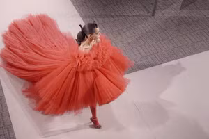 Giambattista Valli - Haute Couture Xuân/Hè 2022: Đương đại hòa cùng cổ điển