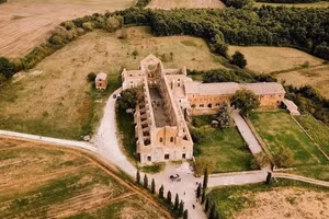 Khám phá vẻ đẹp cổ kính của tu viện 800 tuổi