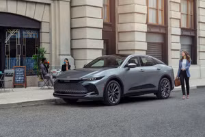 Toyota Crown dự kiến có thêm biến thể plug-in hybrid