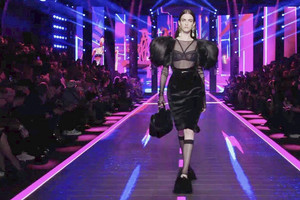 Dolce & Gabbana | Fall Winter 2022/2023: Thời đại của metaverse