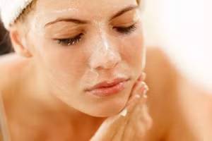 Đừng quên tẩy tế bào chết cho da: AHA giúp bạn có làn da mịn màng