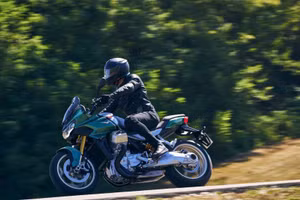 Moto Guzzi trình làng V100 Mandello 2021 tại triển lãm EICMA