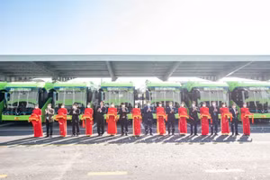 Xe buýt điện VinBus tham gia mạng lưới vận tải công cộng Hà Nội